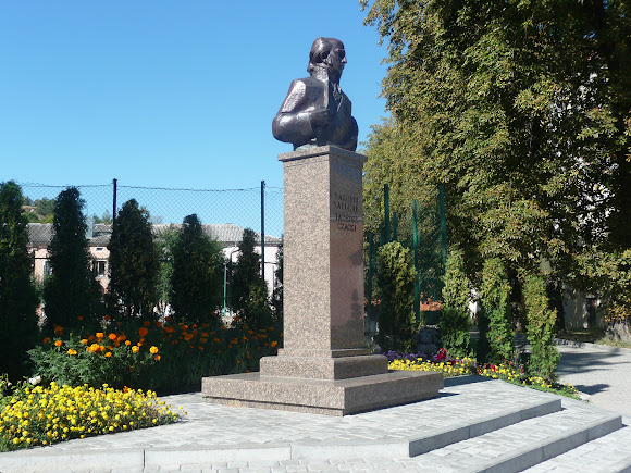 Кременець. Пам'ятник Тадеушу Чацькому