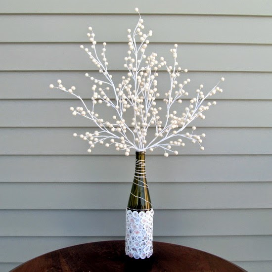 http://muslinandmerlot.blogspot.com/2014/01/diy-penny-vase-with-twist.html