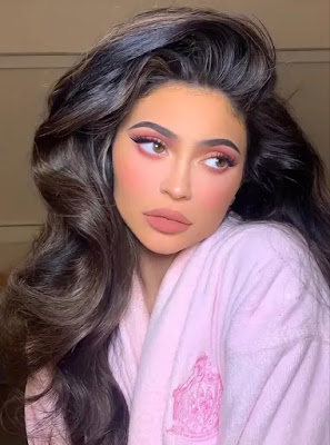 The Social Media Buzz: Kylie Makeup's Online Presence