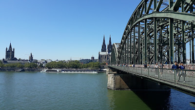 Sungai Rhine, Jembatan Hohenzollern, dan Cologne Cathedral