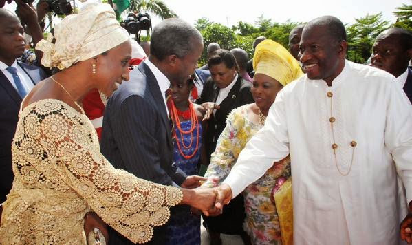 Pres. Jonathan, Mama Peace, Osinbajo And Wife, Worship Together At Inauguration Service