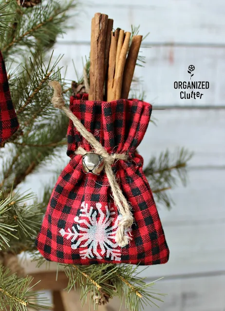 Semi-Homemade Ornaments 2019 #crafting #stenciling #DollarGeneral #HobbyLobby #DIY #inexpensivedecor #easydecor