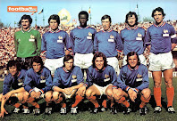 SELECCIÓN DE FRANCIA - Temporada 1971-72 - Carnus, Novi, Trésor, Mézy, Rostagni y Bosquier; Blanchet, Michel, Floch, Lech y Bereta - RUMANÍA 2 (Anghel Iordanescu, Cornel Dinu) FRANCIA 0 - 08/04/1972 - Partido internacional amistoso - Bucarest, Rumanía, estadio 23 de agosto