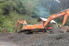 Pekerjaan Pembangunan Jalan Sabbang Tallang Sae Diduga Menggunakan Material Batu Ilegal 
