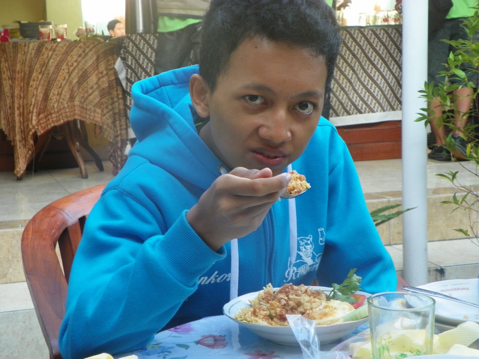 Laki-laki INKOR Sarapan Pas Di Hotel