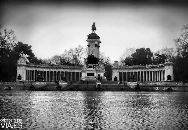 Estanque y monumento a Alfonso XII en el Parque del Retiro