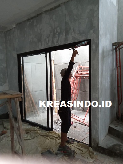 Repeat Order ke 3 Vindo Design pemeangan Pintu Garasi dan Kusen Aluminium di Alam Sutera Tangerang