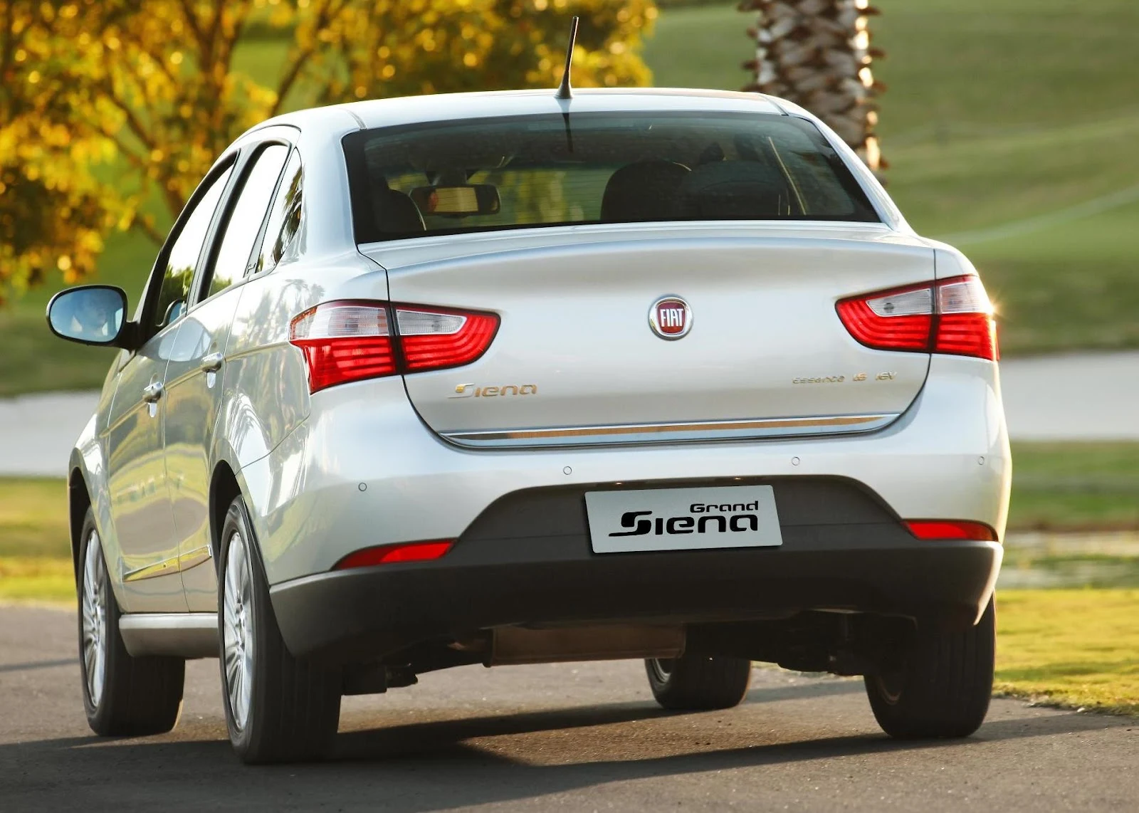 Fiat Grand Siena 2014 - sedã mais vendido do Brasil