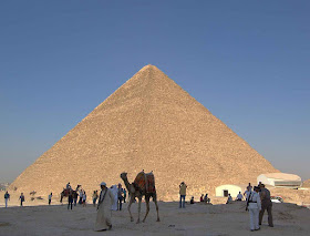 Pirâmide de Quéops, ou Grande Pirâmide, o Khuvu dos antigos egípcios