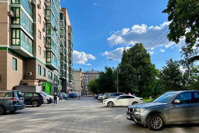 улица Бажова, жилой комплекс «Каменный цветок»