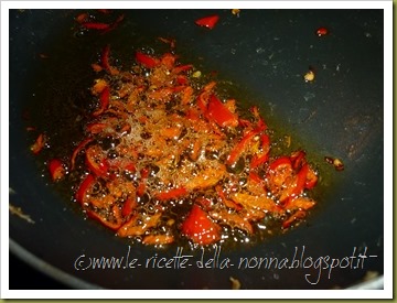 Spaghetti di riso con uova, verdure e peperoncino (7)