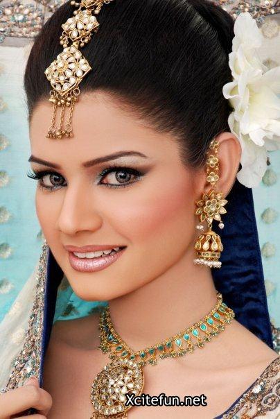 Bridal Smokey Eyes Shimmer Makeup And Mehndi Designs Collection !