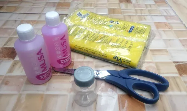 como fazer esponja removedora de esmalte