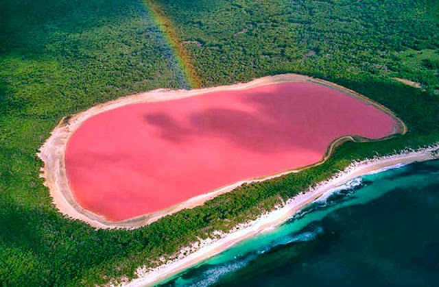 Rose Lake is considered one of the wonders of nature