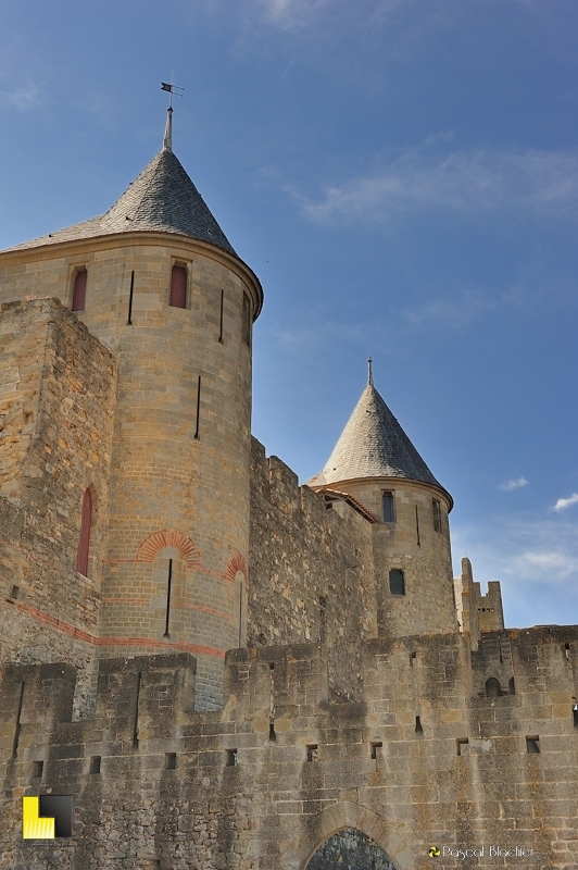 Carcassonne deux tours photo au delà du cliché