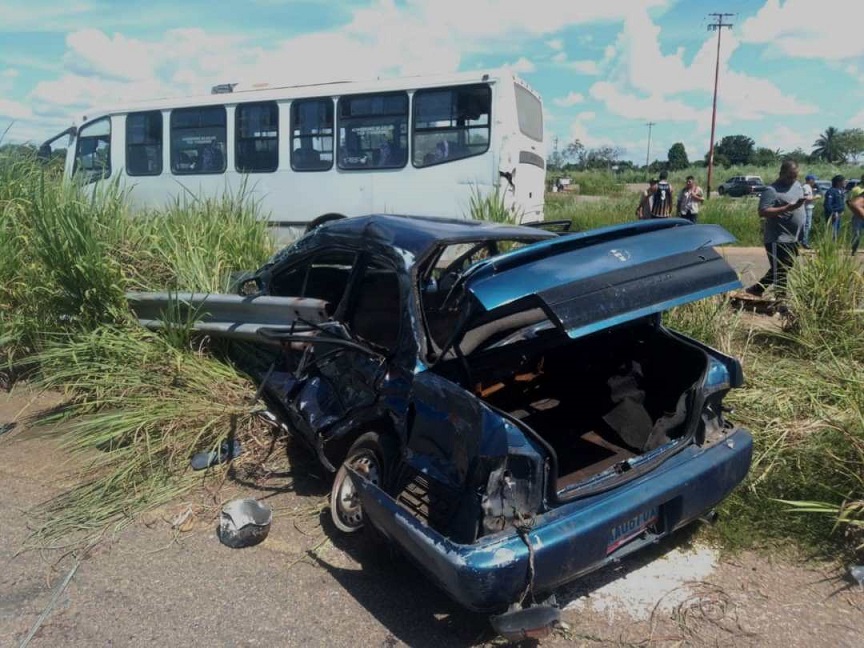 Choque  entre un vehículo y autobús de SIDOR deja  3 personas muertas