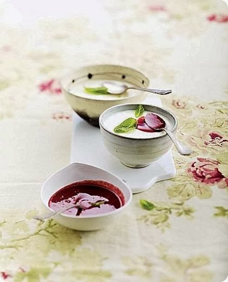 Bavarese con salsa di frutti di bosco