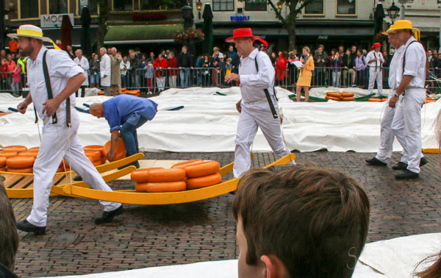 Käseträger auf dem Käsemarkt Alkmaar