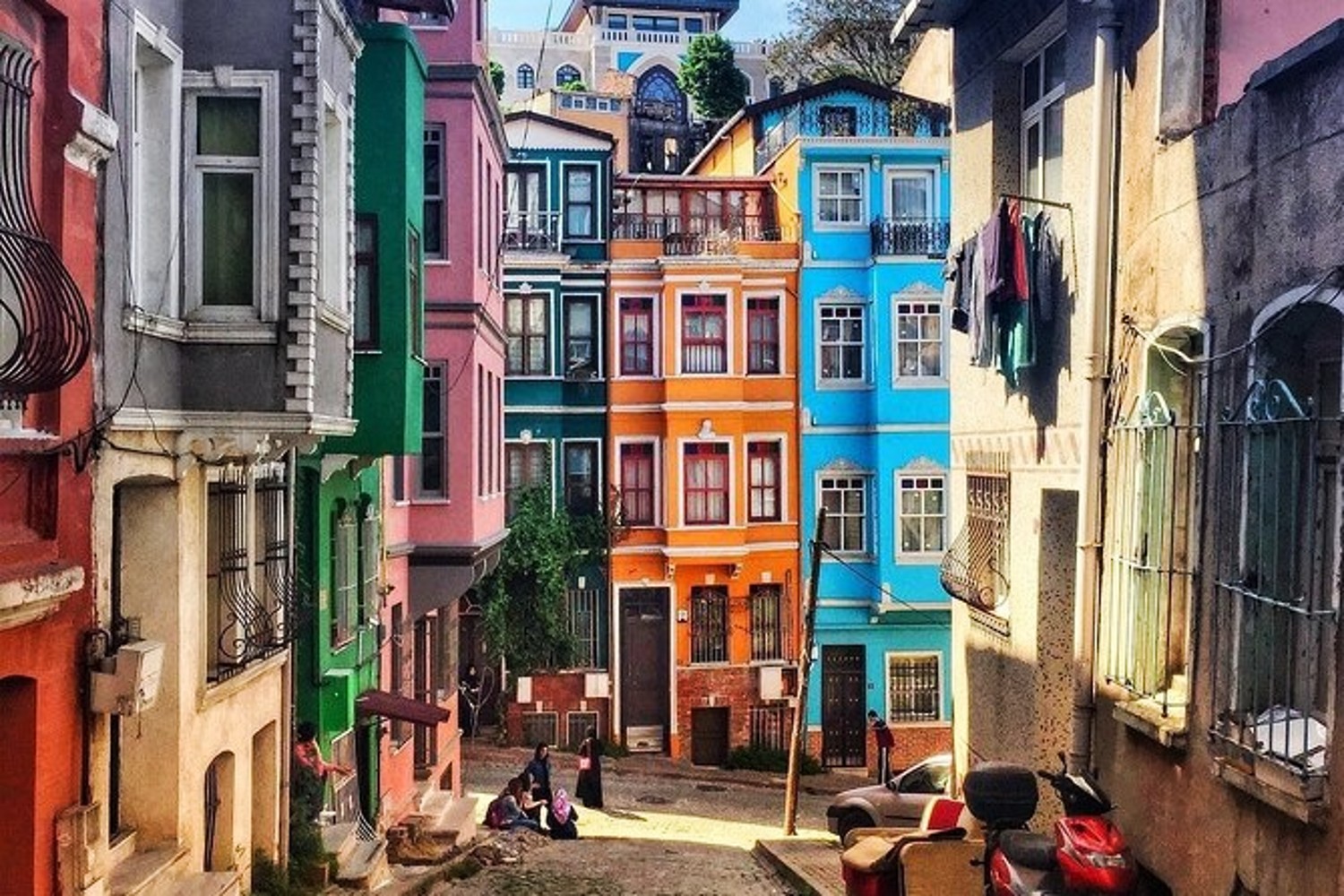 istanbul-gay-tours-gay-guides-balat-walking