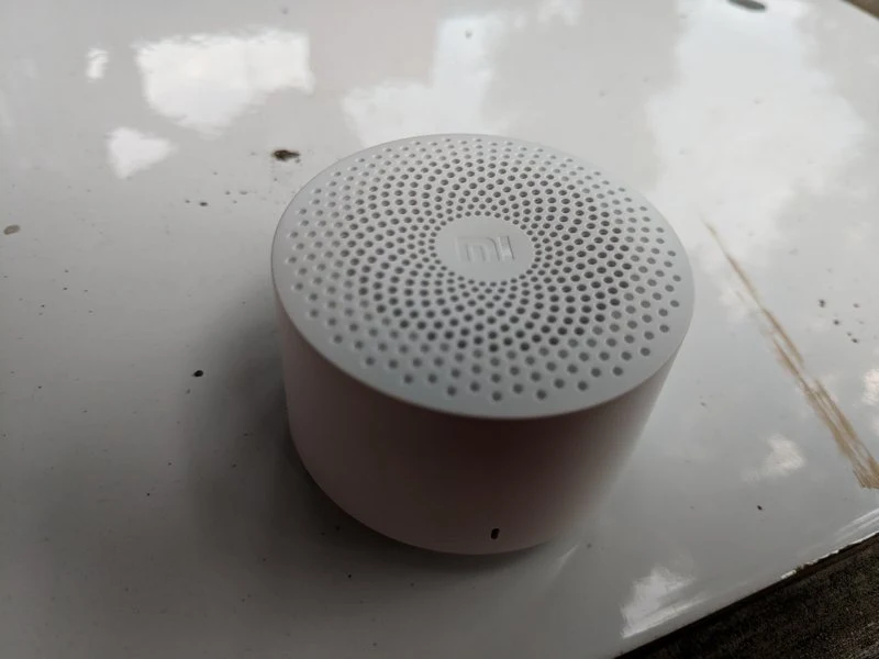 Desain Xiaomi Mi Compact Bluetooth Speaker 2