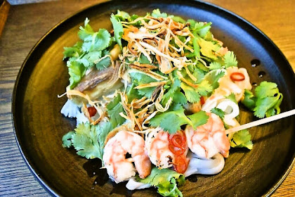 Yakinasu, atsuage to ebi no raisunuudoru sarada / rice noodles with grilled eggplant, deep-fried tofu and shrimp salad