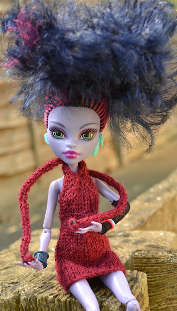Free Monster High Doll Dress Pattern (Yarn: Araucania Botany Lace, 4 ply sock yarn)