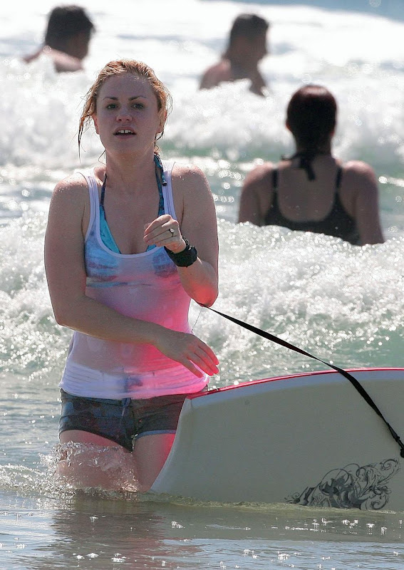 Anna Paquin Bikini Pictures 