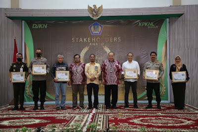 BP Batam Terima 4 Penghargaan Stakeholders Award KPKNL 2022