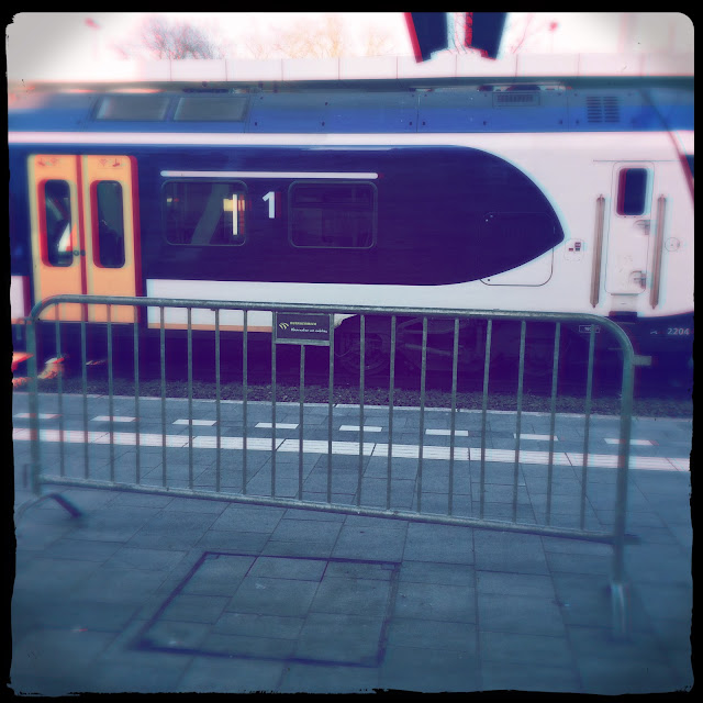 Loos dranghek, station Arnhem, 8 januari 2018. Hipstamatic: Diego + Cinematheque. Foto: Robert van der Kroft