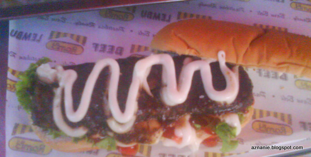 Tentang Aku: Burger Oblong  Pasar Malam Mari!!