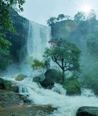 Beautiful scene in Vasundhara waterfall