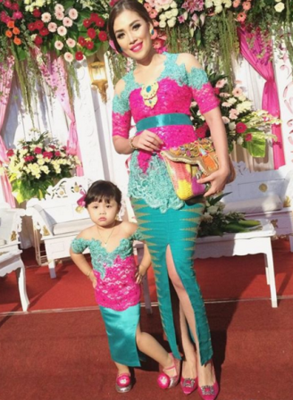 Gaun Kebaya  Anak  Modern Moco Wo