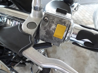 中古バイクスイッチボックスの白サビ