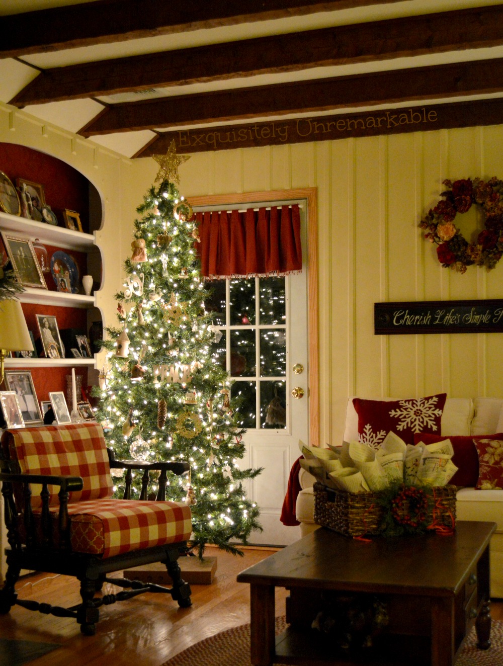 A Simple, Rustic Christmas - Exquisitely Unremarkable