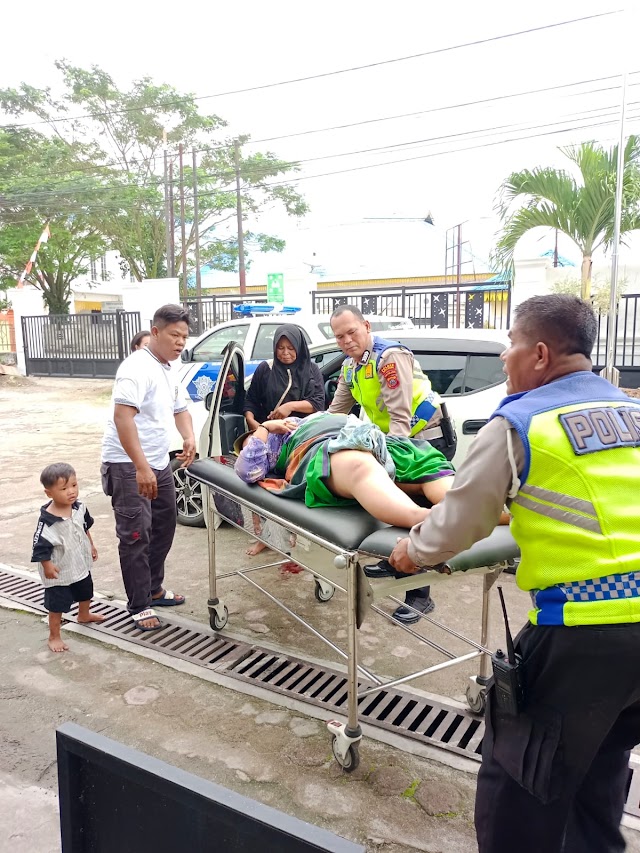 AKSI CEPAT TANGGAP PERSONIL SATLANTAS POLRES BATU BARA DALAM MENOLONG PENGGUNA JALAN YANG HENDAK MELAHIRKAN