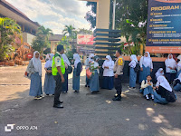 Bhabinkamtibmas Kelurahan Sorosutan Antisipasi Gangguan Kamtibmas Saat Bubaran Sekolah