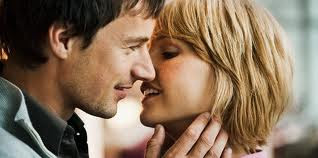 manfaat dan kegunaan ciuman, aa sih enaknya ciuman, gambar orang berciuman mesra
