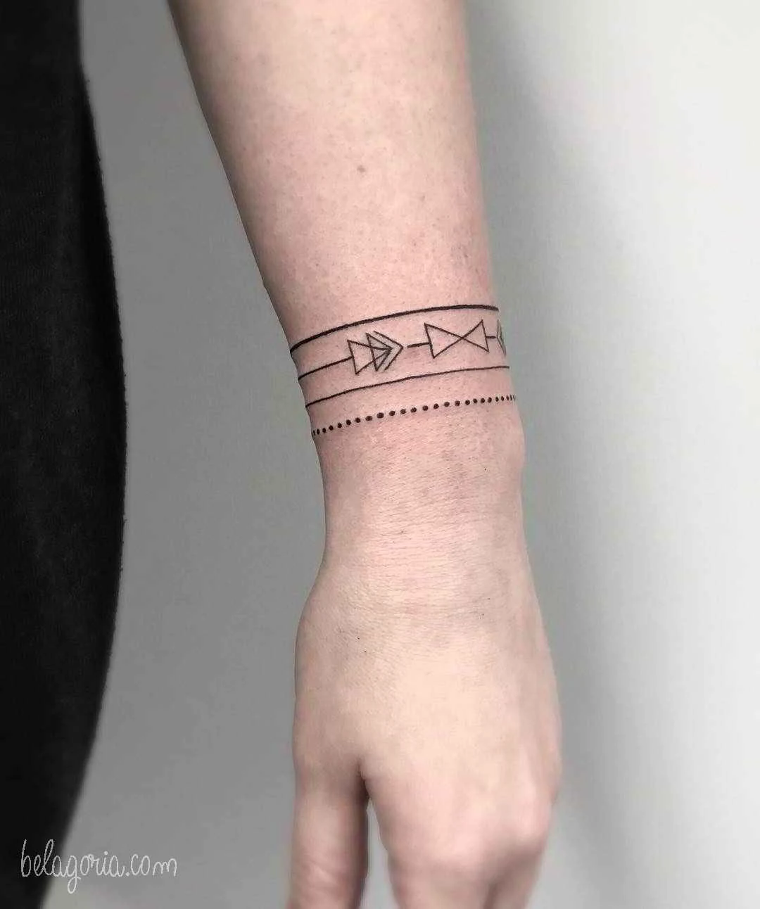 tatuaje de pulsera para una chicas