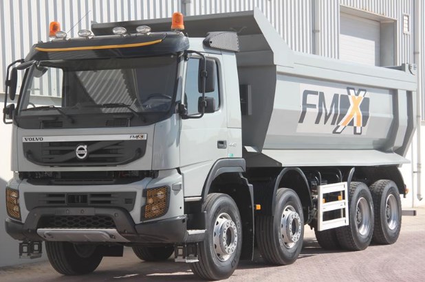 mobil dam truk Volvo FMX 440 8x4