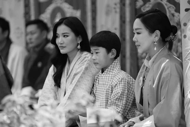 King Jigme Khesar Namgyel, Queen Jetsun Pema, Princess Sonam, Princess Dechen and Princess Eeuphelma