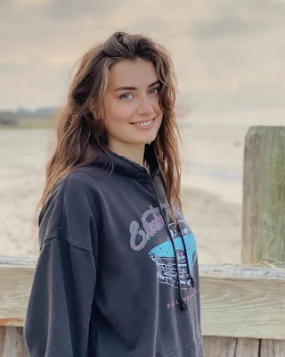 Sweet Youtuber Jessica Clements