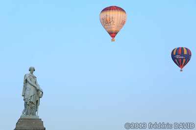 décollage ballon montgolfière château statue Fontainebleau Seine et Marne