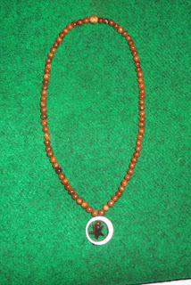 kalung kayu koka