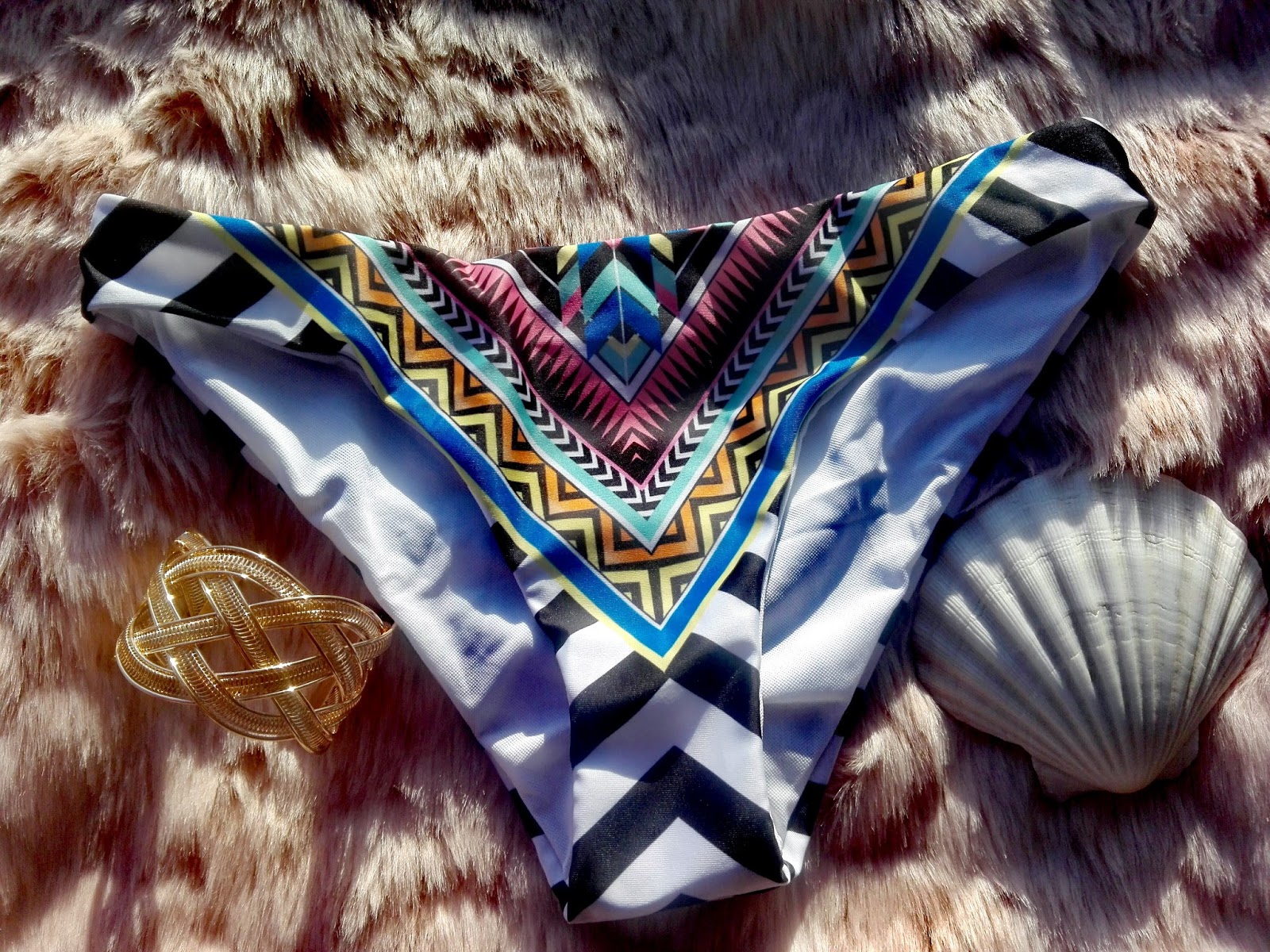 http://www.zaful.com/strappy-patterned-bikini-p_255748.html?lkid=24467