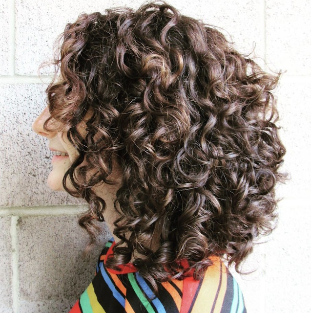 curly hairstyles for medium hair