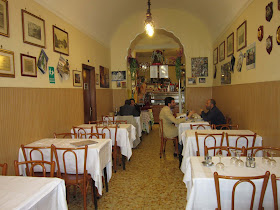 dining room inside Trattoria dell'Omo in Rome