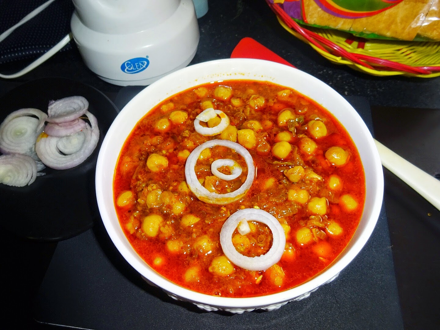 http://vegindiancooking121212.blogspot.in/2014/09/chole-masala-chickpeas-indian-curry.html