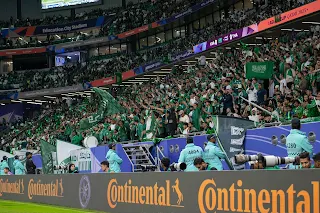 الجمهور السعودي حاضر وبقوة في المدرجات خلال بطولة كأس آسيا. الجمهور السعودي حاضر وبقوة في المدرجات خلال بطولة كأس آسيا.