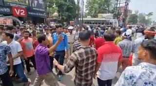 বাসের ধাক্কায় আশঙ্কাজনক অবস্থায় বাইক আরোহী