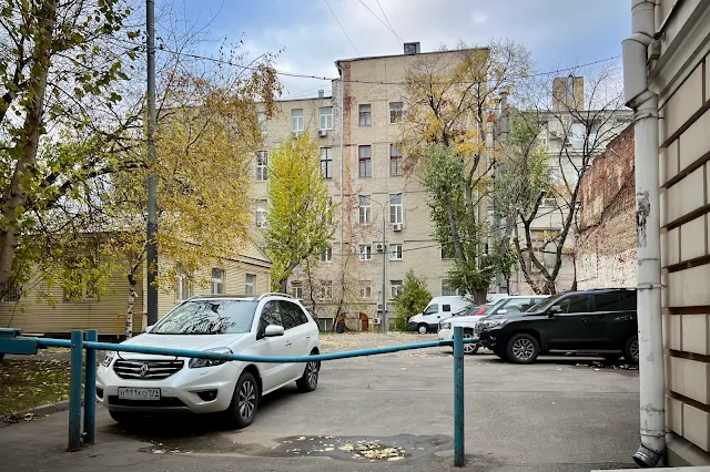 Пятницкая улица, Большой Овчинниковский переулок, дворы, жилой дом 1903 года постройки